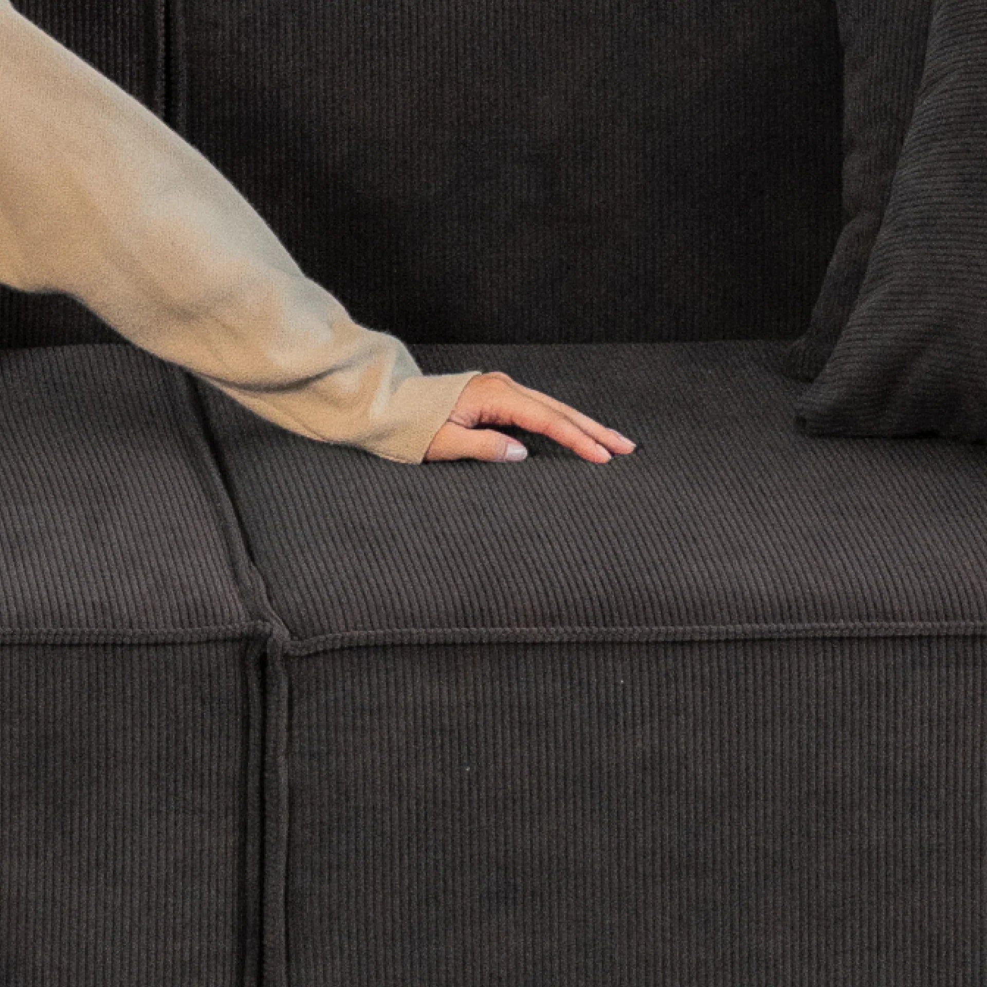 <tc>Sofa na Caixa</tc>  <tc>Pelion</tc> 2 assentos + 1 perseguição no bujão - cinza